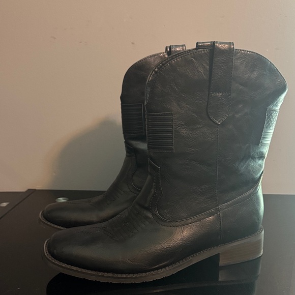 Amazon Black Men's Boots - Picture 1 of 7